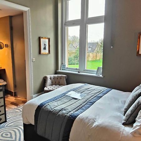 Oddfellows On The Park Cheadle  Exterior photo A bedroom at The Old Bank Hotel