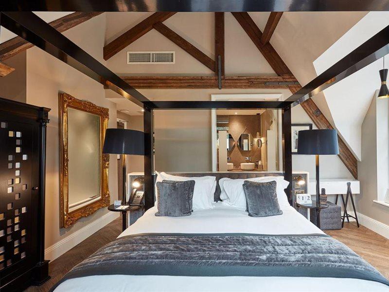 Oddfellows On The Park Cheadle  Exterior photo A bedroom at the hotel