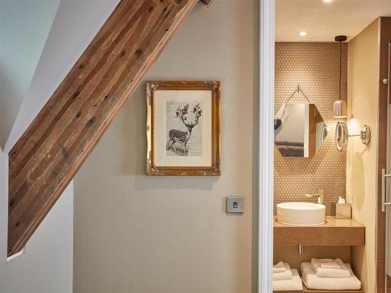 Oddfellows On The Park Cheadle  Exterior photo A bathroom at The Swan